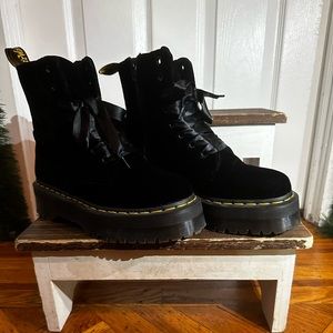 dr. martens suede jadon platform